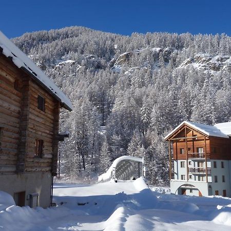 Skis Aux Pieds Dans Un Appartement Cosy Au Coeur Du Queyras Molines-en-Queyras Exterior photo